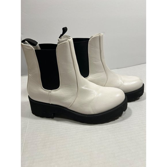 Dirty Laundry Maps Chelsea Boot‎ White Faux Leather Size 7.5 Ankle - Picture 2 of 9